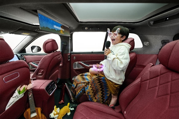 2025年现象级豪华SUV:问界M8蝉联40万级销冠