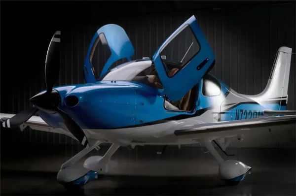 全球首款!我国新型单发活塞飞机问世:支持紧急自动着陆
