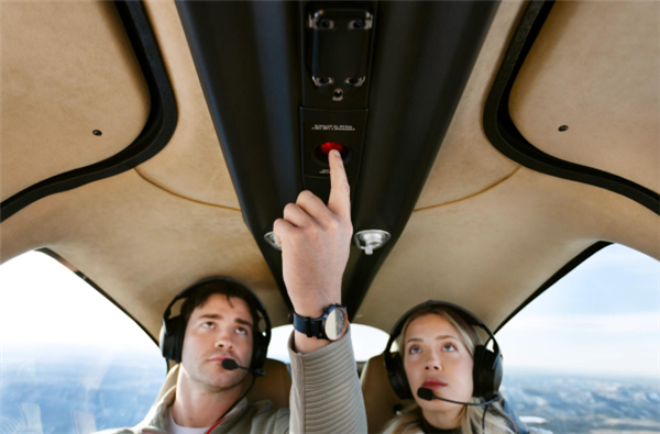 全球首款!我国新型单发活塞飞机问世:支持紧急自动着陆