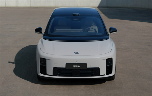 李想预祝小米YU7大卖:小米YU7运动取向 理想i8是家庭取向