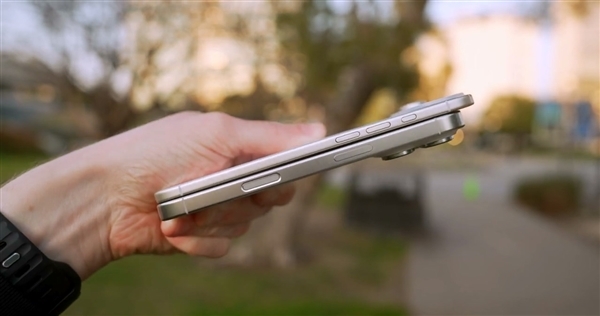 苹果为极致轻薄妥协太多:iPhone 17 Air前摄被迫挪位