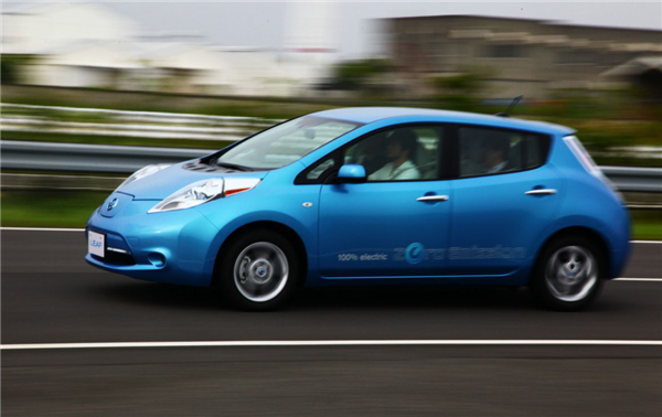 一天卖了友商一年的量:大家为啥都在买抢小米YU7啊!