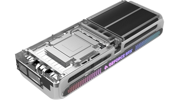 纯白大玩具 旗舰新选择!电竞叛客5090 D v2 X3W OC性能实测