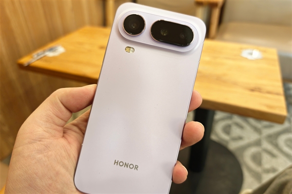 首销销量超过iPhoneAir!方飞:荣耀Magic8ProAir销量超乎预期