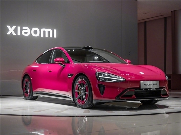 新一代小米SU7全新配色赤霞红首次揭幕网友:跑婚车绝配